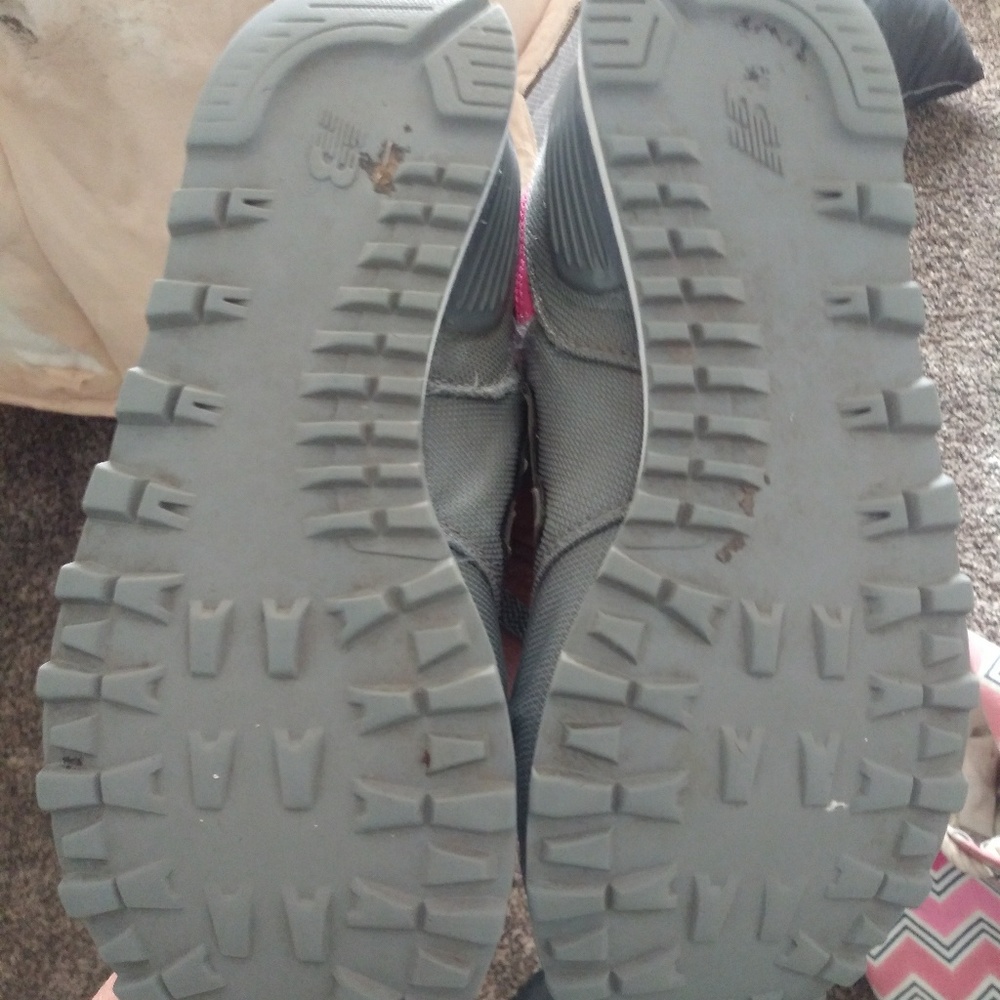 New Balance Running Shoes - Picture 3 of 4